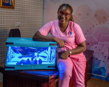 Egy nigériai anyuka innovatív napenergiával működő kiságyat tervez a babák sárgaság elleni küzdelmére a Szubszaharai Afrikában
