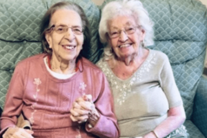A 89 éves legjobb barátnők ugyanabba az otthonba költöznek, miután 78 éve ismerik egymást: “Barátok leszünk a mennyben is”