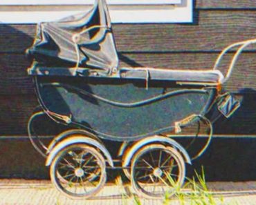 A szegény nő egy régi babakocsit vesz a babájának, és egy borítékot talál benne