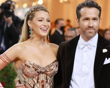 Ryan Reynolds elismeri, hogy Blake Lively „irányítja a műsort” a gyermekeikkel