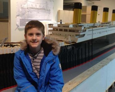 Az autista tinédzser megépíti a világ legnagyobb Lego Titanic másolatát: „Az álmok visznek minket tovább”