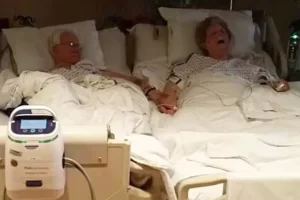 Egy 63 éve házas házaspár néhány óra különbséggel, kézen fogva halt meg, szerelmüket az örökkévalóságba víve