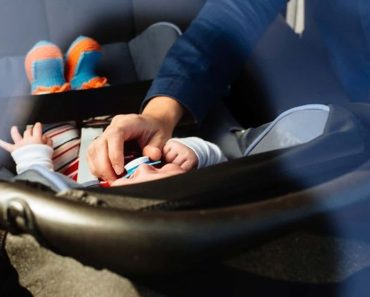 Meghalt a 6 hónapos baba, miután anya öt órára az autóban hagyta, és a családja összetört