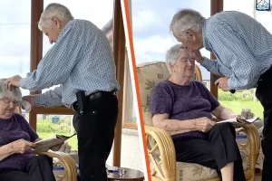A nagypapa gyengéden megfésüli a vele 60 éve házasságban élő demenciában szenvedő felesége haját, ezzel megmutatva, hogy az igaz szerelem minden betegséget legyőz