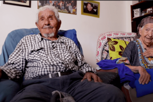 A zsidó házaspár 91 éve házas, 64 unokájuk van, és még mindig mélyen szerelmesek egymásba.