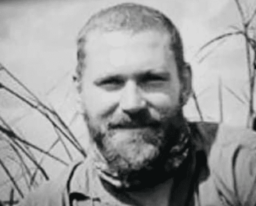 A haldokló férj és apa hagy egy szívszorító utolsó hangüzenetet a feleségének a halálos kígyóharapás után