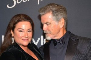 Pierce Brosnan nem tudta levenni a szemét feleségéről, Keely Shaye Smith-ről a filmbemutatón | „Az idő a szerelem szárnyán repül”