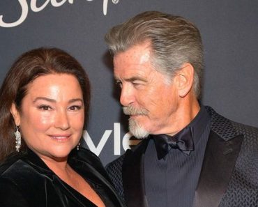 Pierce Brosnan nem tudta levenni a szemét feleségéről, Keely Shaye Smith-ről a filmbemutatón | „Az idő a szerelem szárnyán repül”