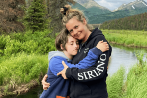 Alicia Silverstone elmagyarázza, miért alszik még mindig együtt 11 éves fiával: „Szerető anya vagyok”