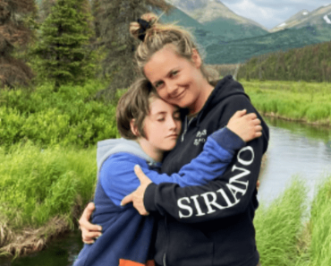Alicia Silverstone elmagyarázza, miért alszik még mindig együtt 11 éves fiával: „Szerető anya vagyok”
