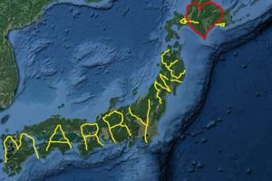 A férfi 4000 mérföldet utazik, hogy a Google Earth-en kiírja, hogy „gyere hozzám”, és ez a legromantikusabb, ami történhetett.