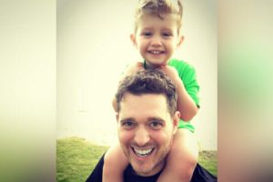Michael Bublé köszönetet mondott Jézus Krisztusnak fia rákbetegségének elmúlása után