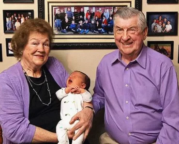 Az 59 éve házas pár a 100. unokájuk születését ünnepli