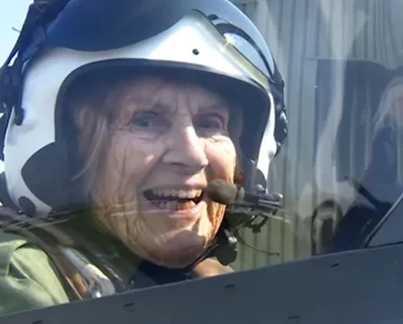 Egy 92 éves második világháborús vadászpilóta 70 év után először repül repülőgépével.