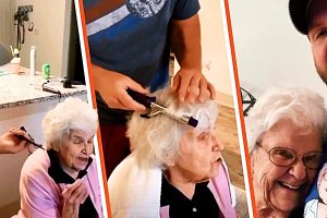 Az unoka egy otthoni szépségszalont rendez be a 87 éves nagymamájának, hogy megformázza a haját, amikor nem tud elmenni a megszokott szalonjába.
