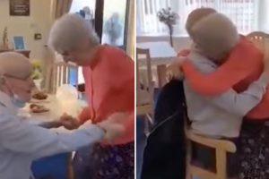 A férj meglepi a feleségét azzal, hogy beköltözik az idősek otthonába, szorosan megöleli, miután hónapokig külön tartották őket