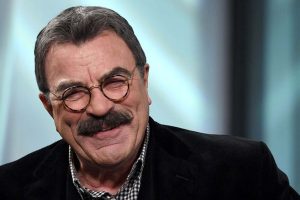 Tom Selleck azt mondja, hogy még mindig úgy érzi, hogy néhai apja vezette és inspirálta | „Apám nagyszerű fickó volt, nagyszerű példa”