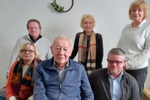 Egy férfi felkutatja a családot, amely 80 évvel ezelőtt a holokauszt idején megmentette az életét azzal, hogy elrejtette őt.