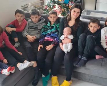 A nagycsalád egyetlen menüt kínál fel az asztalnál, mind a 9 gyermek számára ugyanazt: Tészta és hús kicsiknek és nagyoknak