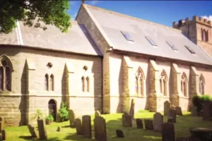 A pár megveszi az 1700-as években épült régi templomot, és csodálatos családi otthonná alakítja át