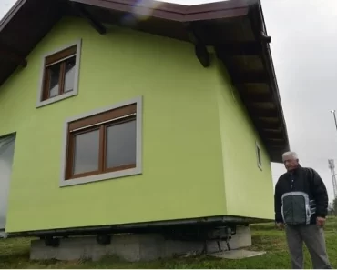 Egy 72 éves férfi forgó házat épített, hogy a felesége kedvére változtathassa a kilátást Egy 72 éves férfi forgó házat épített, hogy a felesége kedvére változtathassa a kilátást
