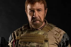 A 83 éves Chuck Norris visszatér egy akciófilmben, ahol a földönkívüliekkel néz szembe