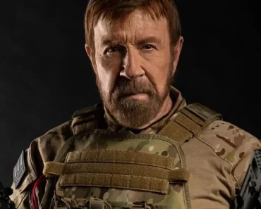 A 83 éves Chuck Norris visszatér egy akciófilmben, ahol a földönkívüliekkel néz szembe A 83 éves Chuck Norris visszatér egy akciófilmben, ahol a földönkívüliekkel néz szembe